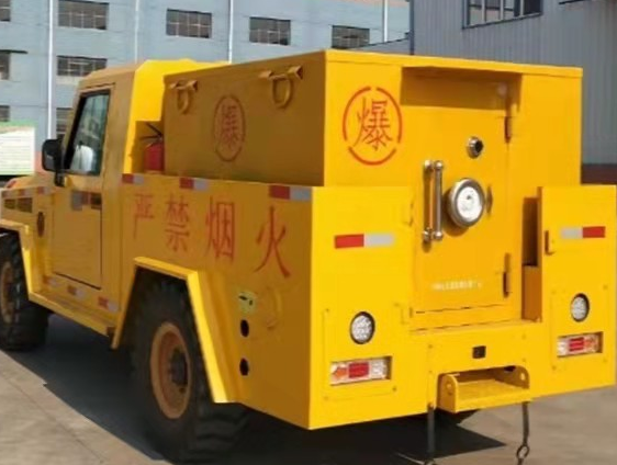 宁明凯龙爆破器材运输车：保障爆破任务的安全运行