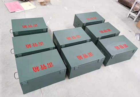宁明炸药箱和雷管箱一般是怎么存放的？